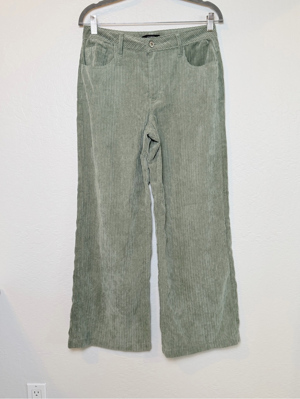 Forever 21 Women's Sage Green High-Waisted Corduroy Wide Leg Pants M